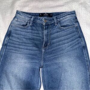 Hollister Ultra High Rise Mom Jeans